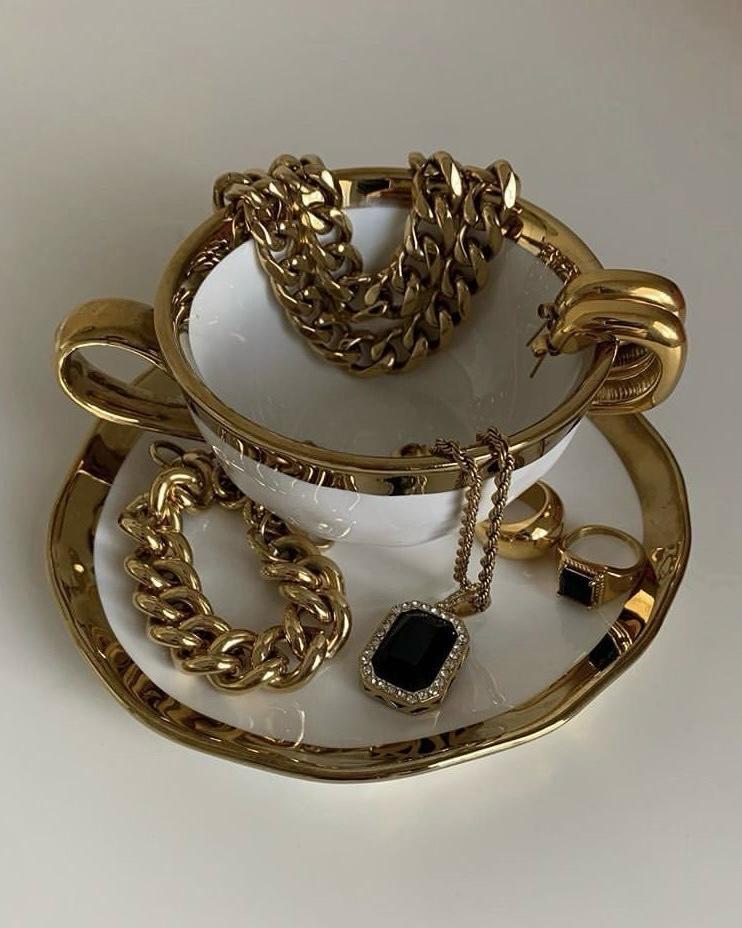 LUCE oro lucido e forme essenziali