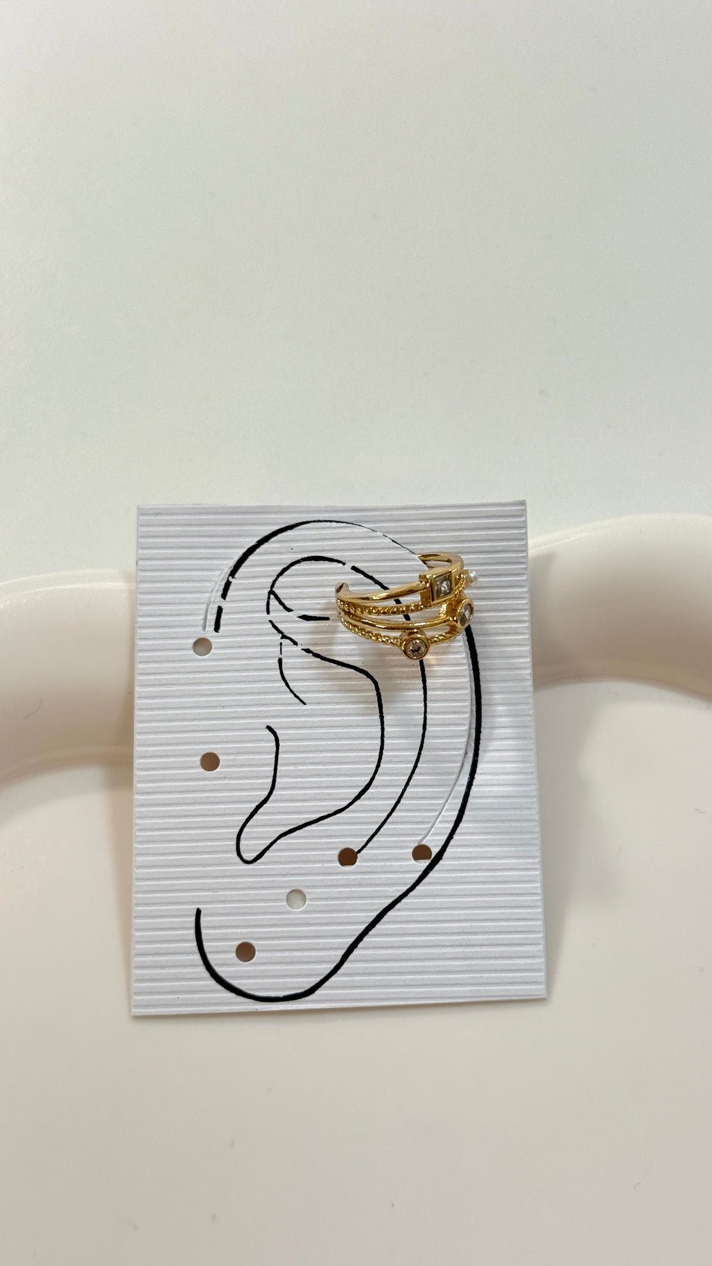 Earcuff details gold