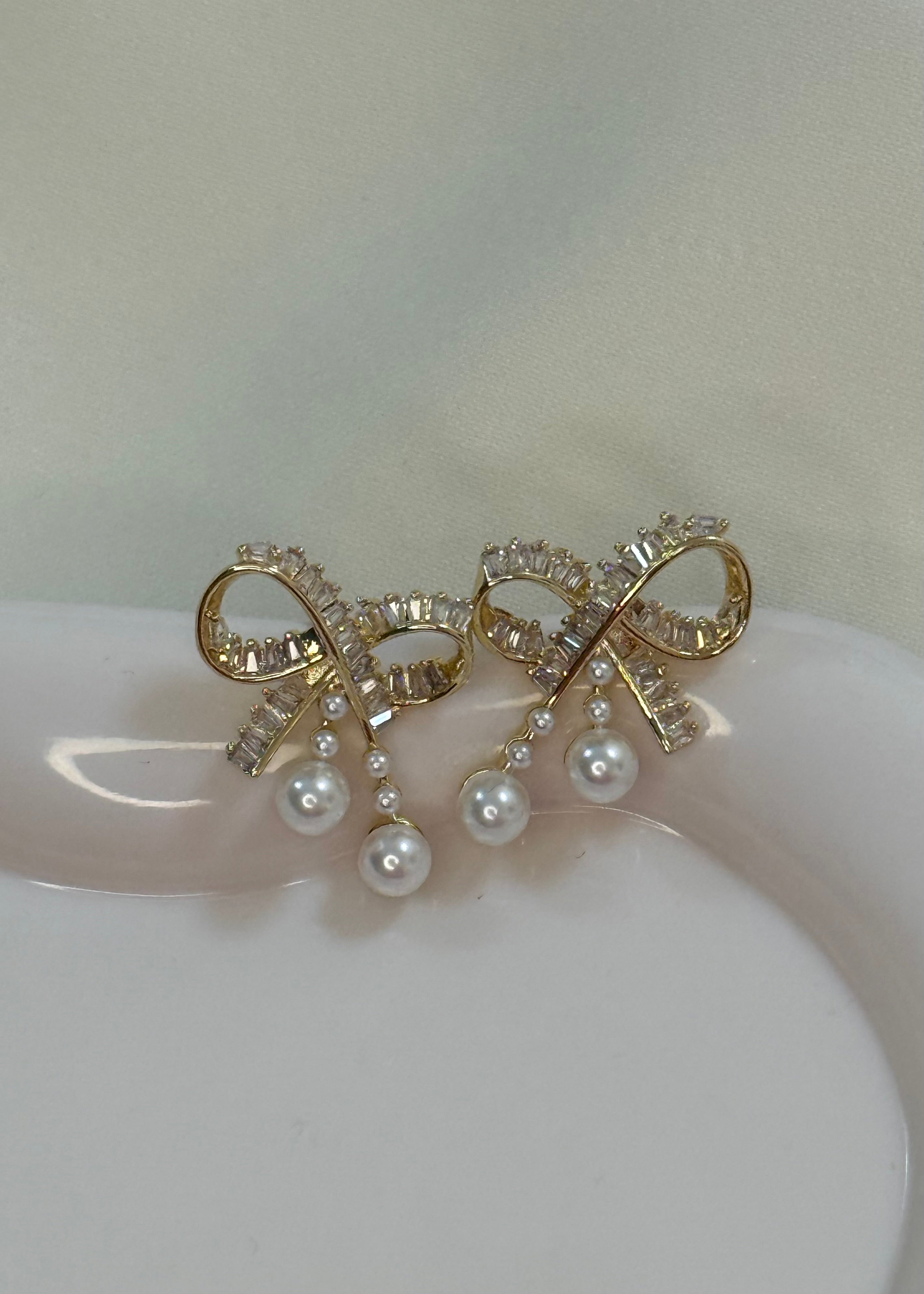 Orecchini fiocco e perline gold