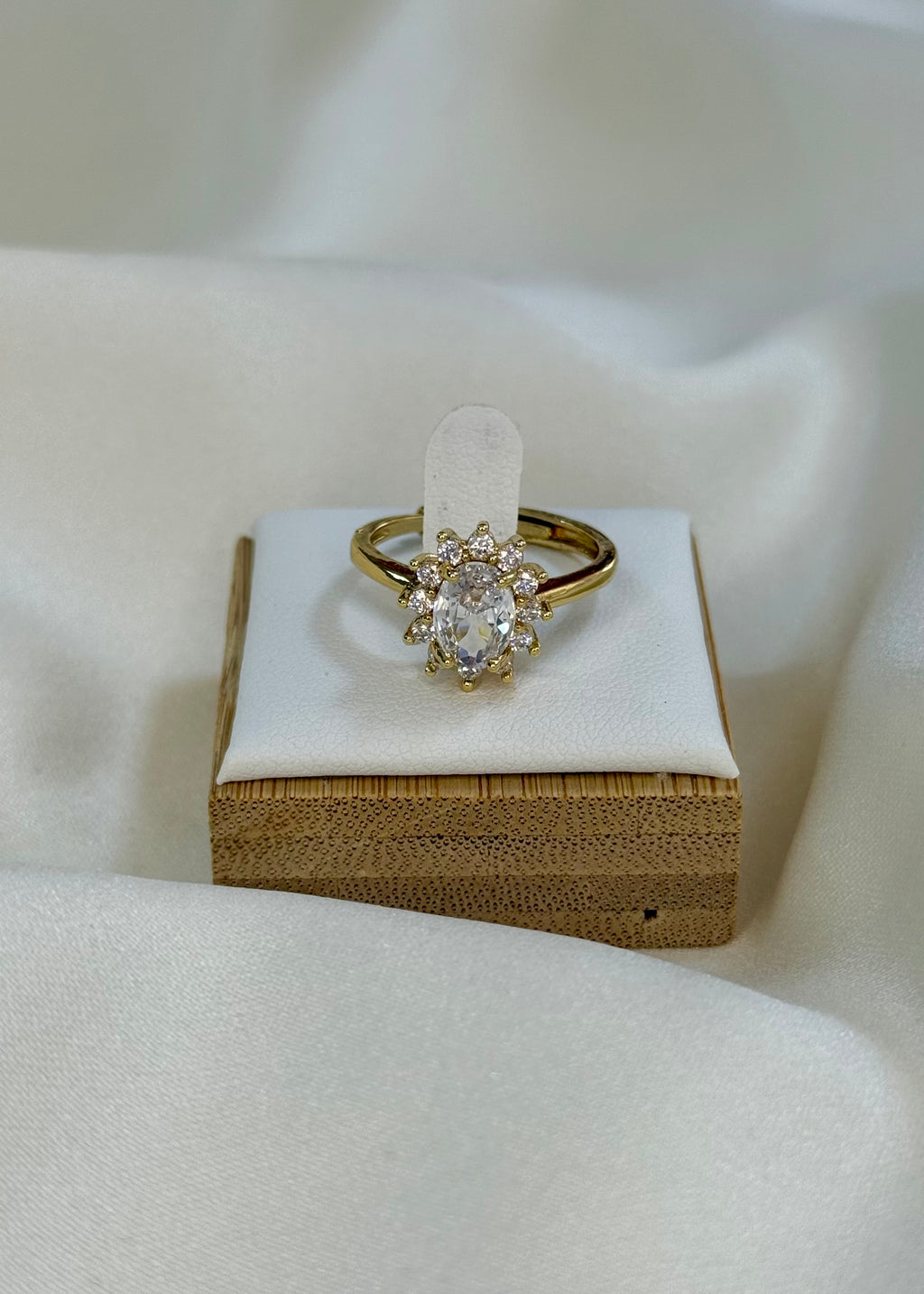 Anello Katy gold e pietra bianca