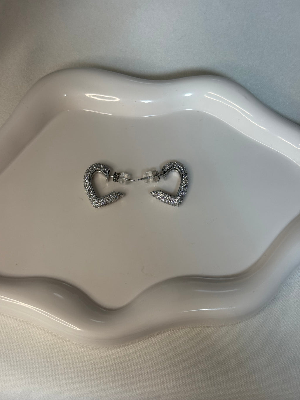 Orecchini “metà cuore” silver