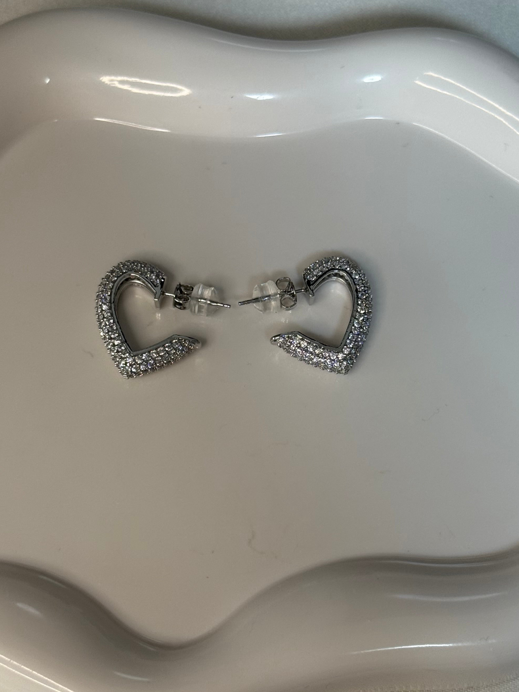 Orecchini “metà cuore” silver