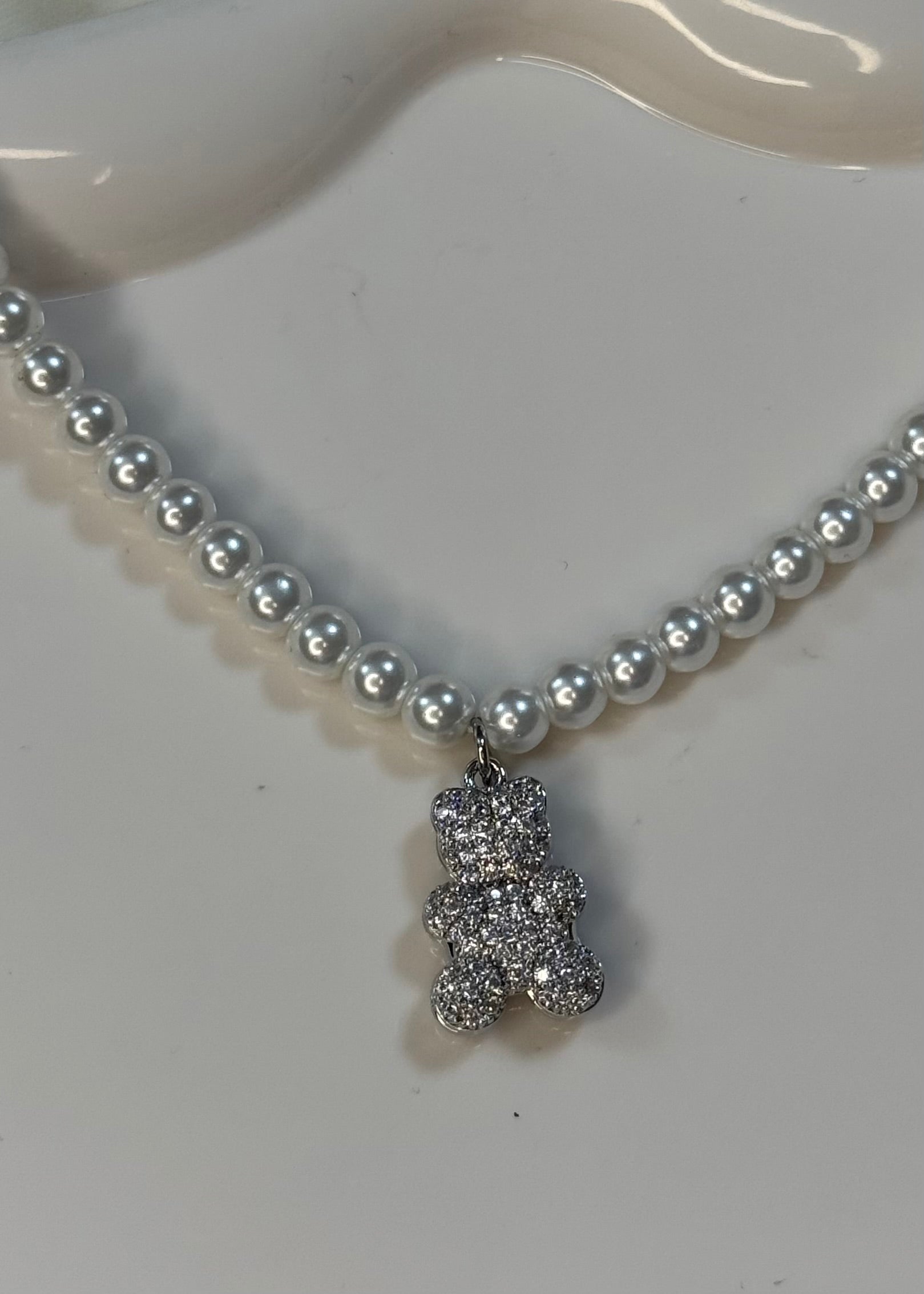 Collana perle e charm teddy brillantinato silver