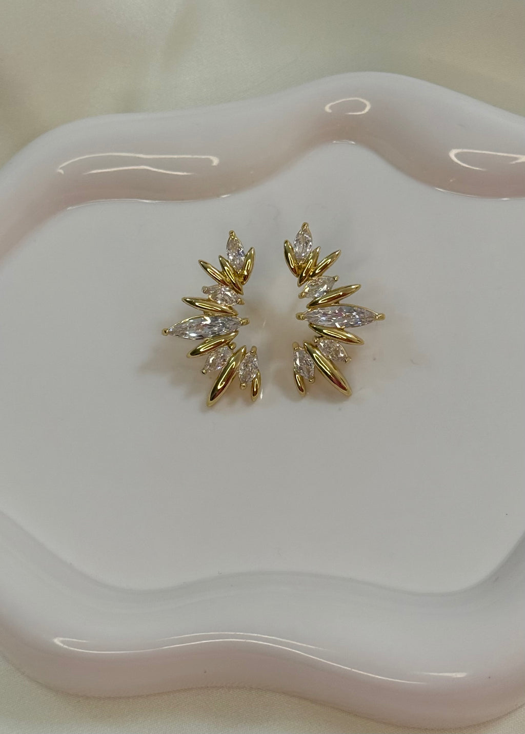 Orecchini mezza luna gold e diamantini