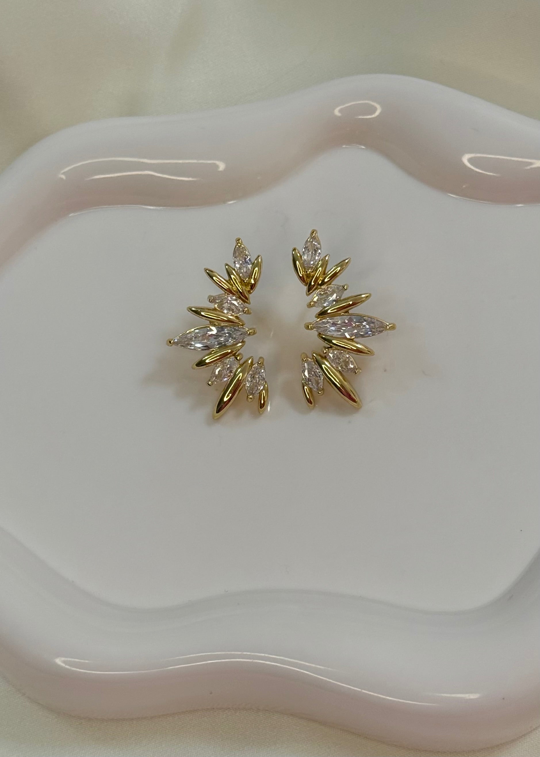 Orecchini mezza luna gold e diamantini