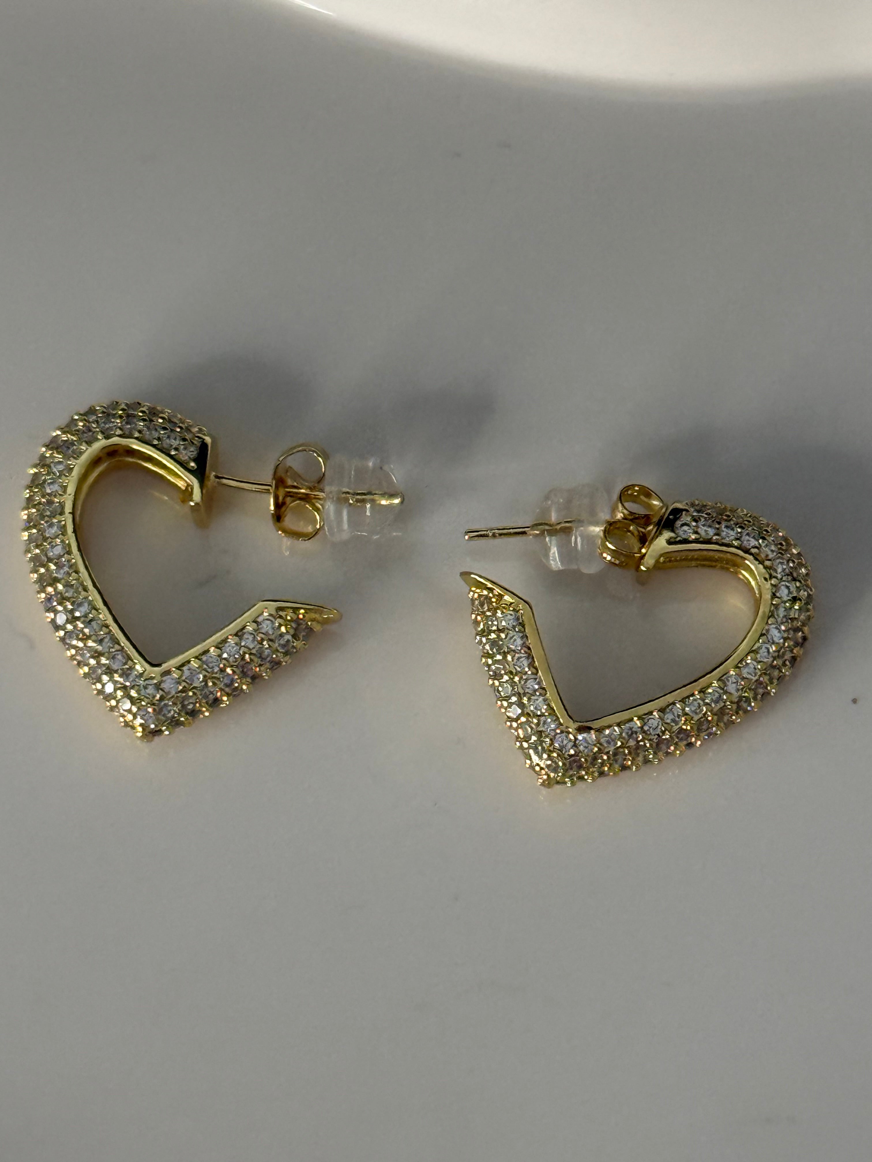 Orecchini “metà cuore” gold