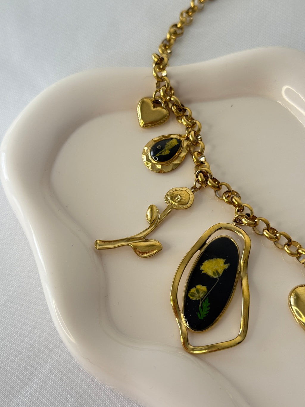 Collana black flowers