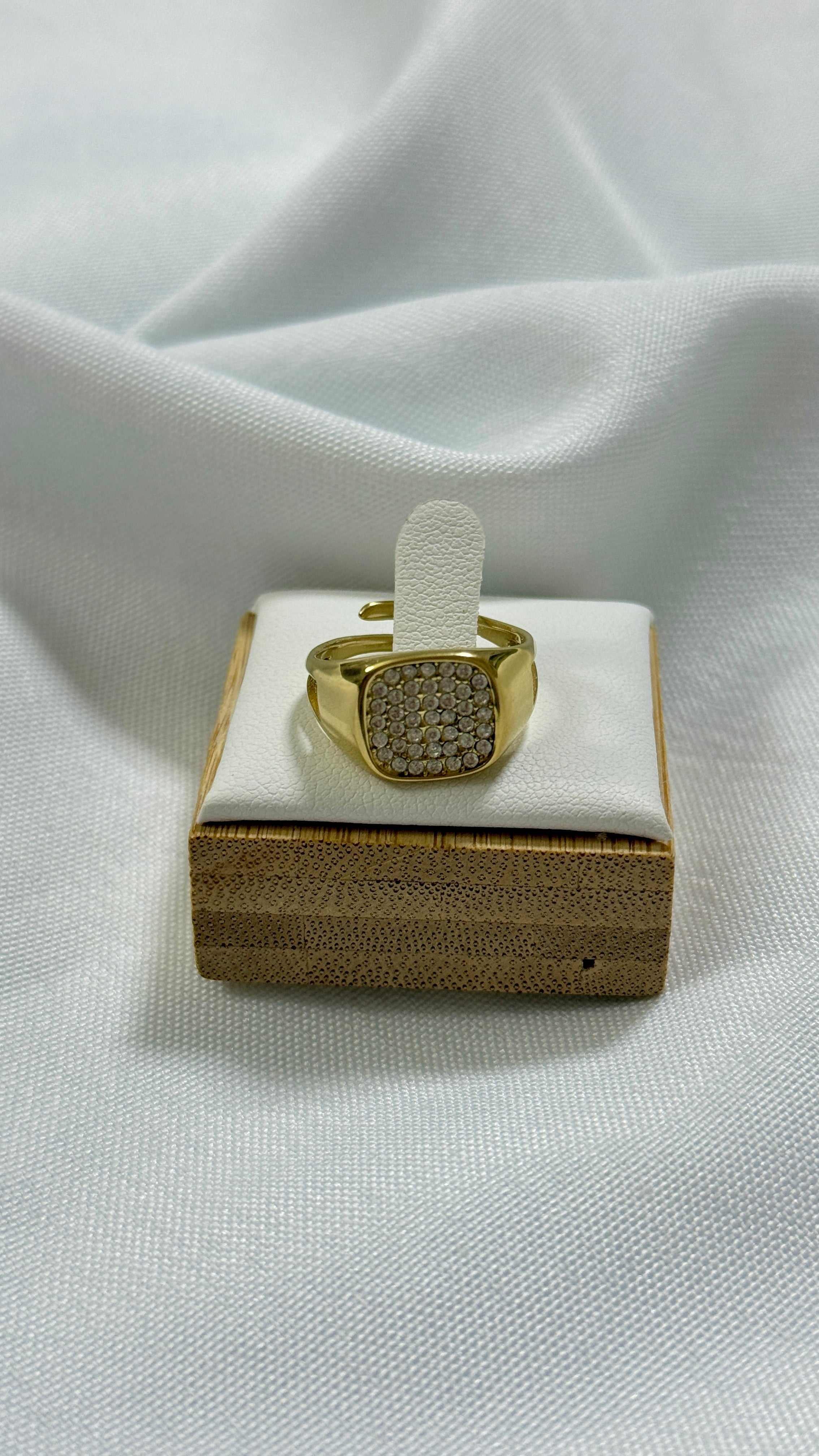 Chevalier quadrato brillantinato gold