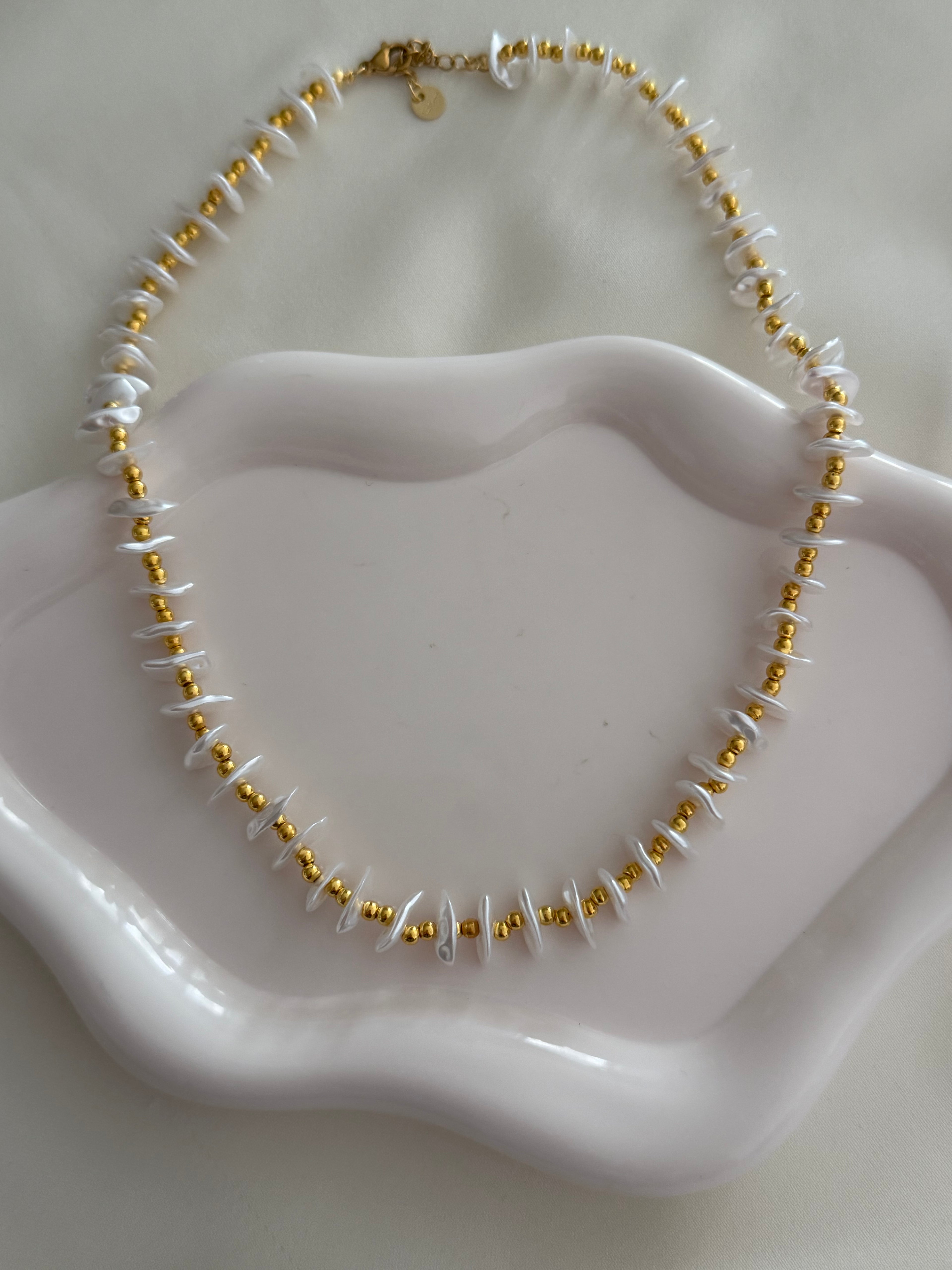Collana “white beach”