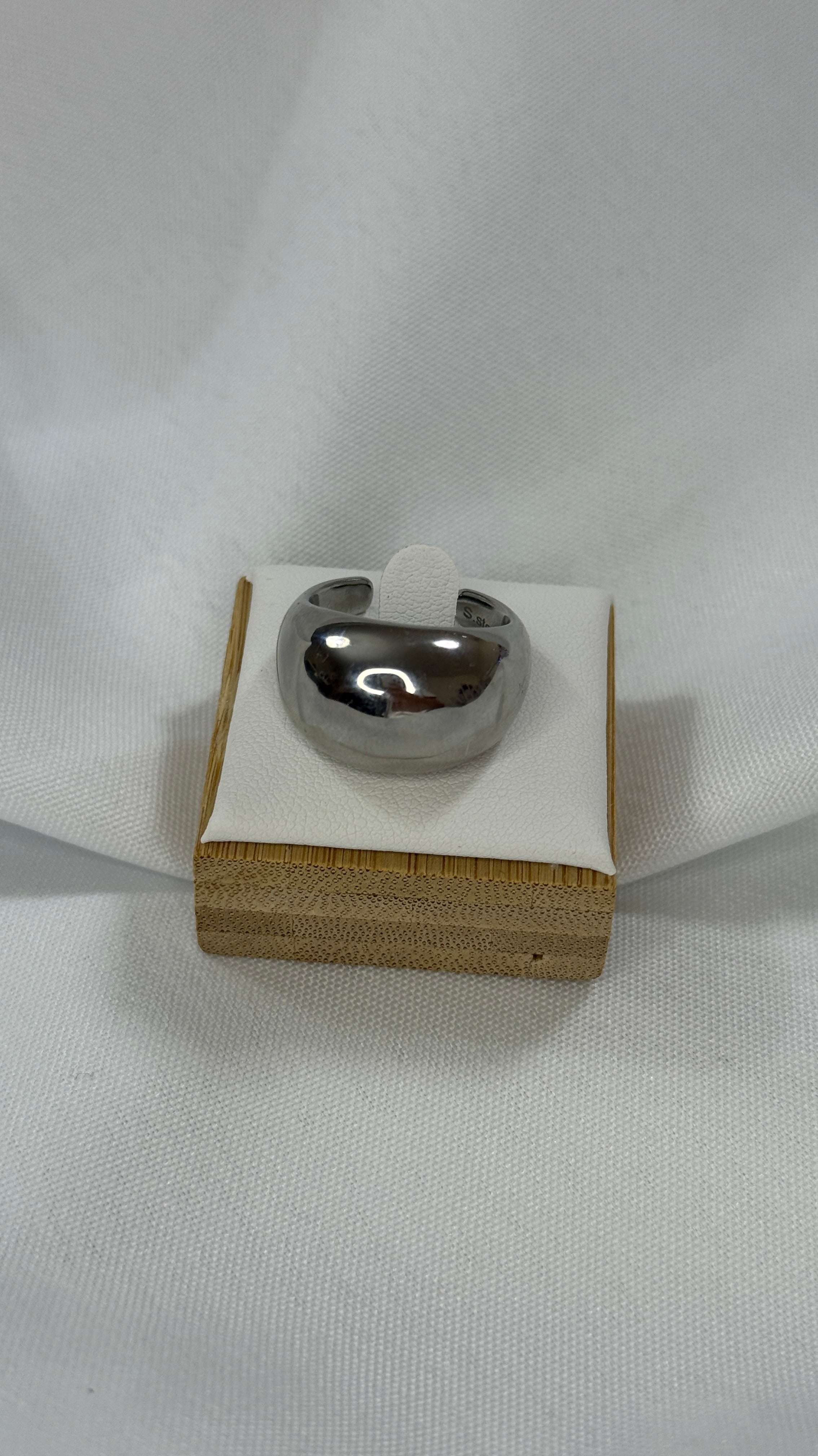 Anello bombato rigido