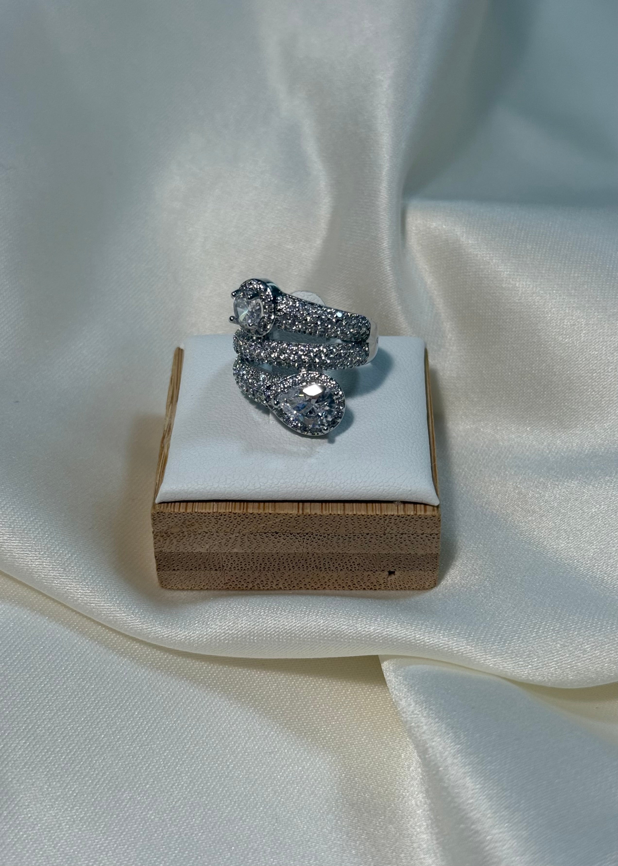 Anello Daisy in silver con pietra bianca