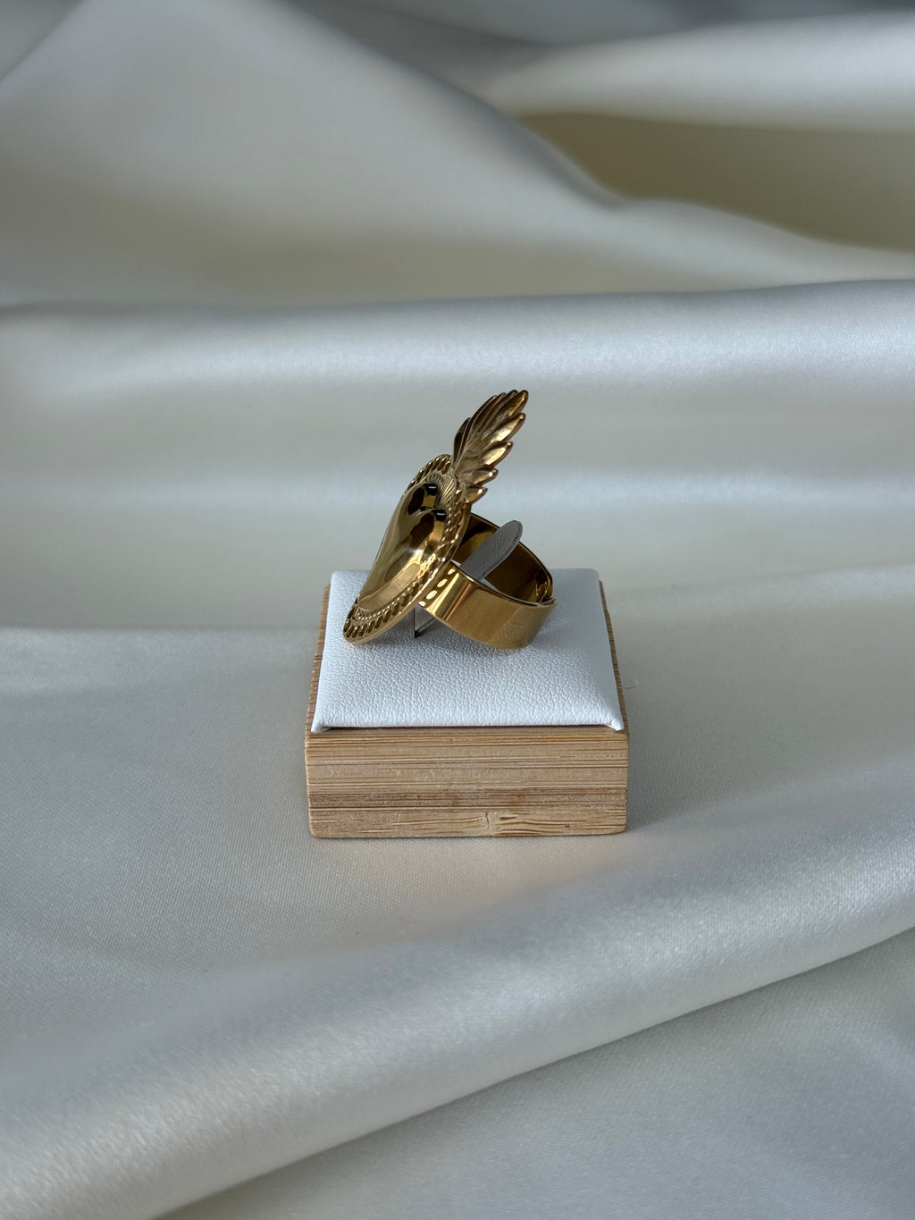 Anello cuore sacro gold