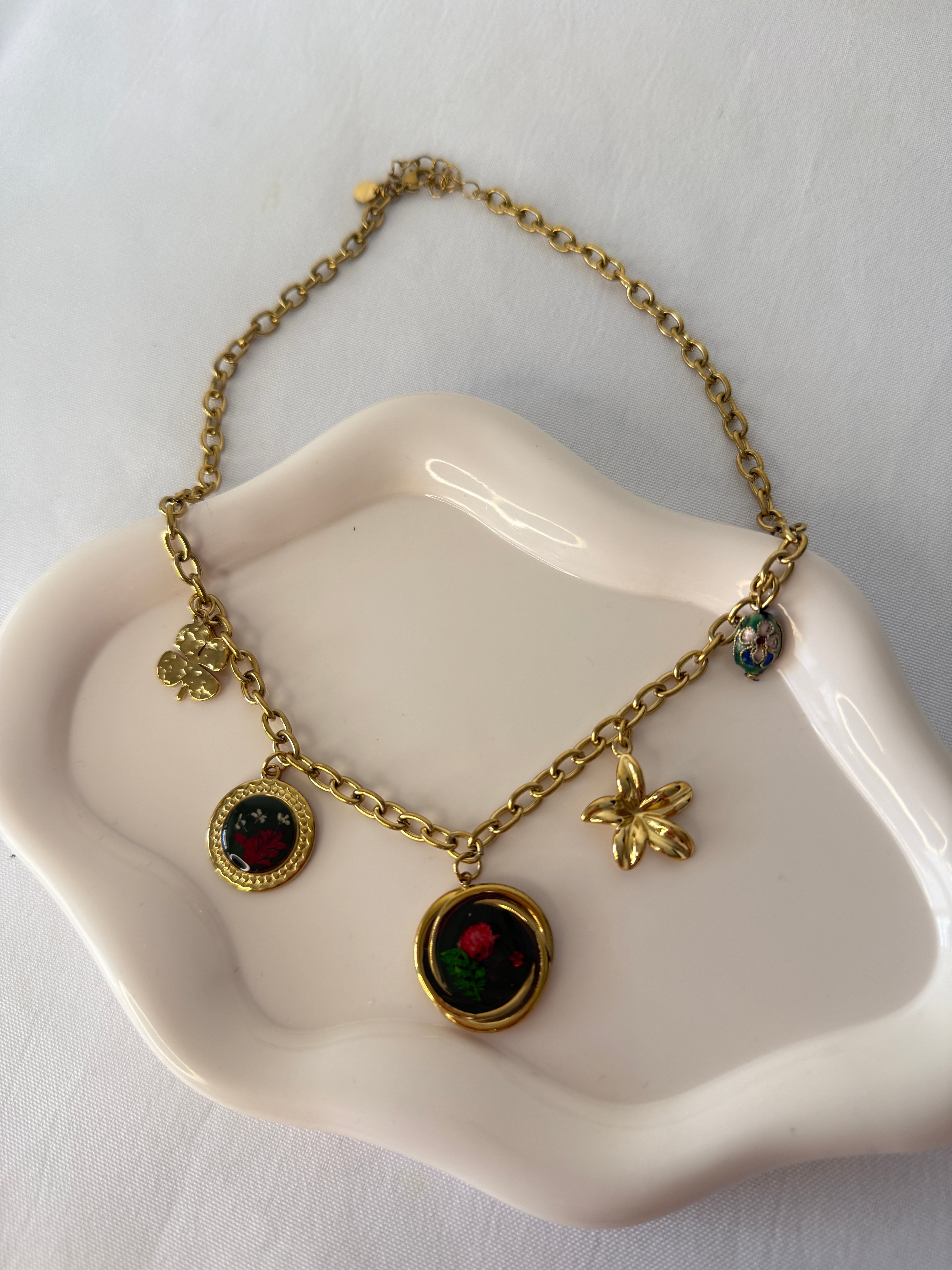 Collana green flowers