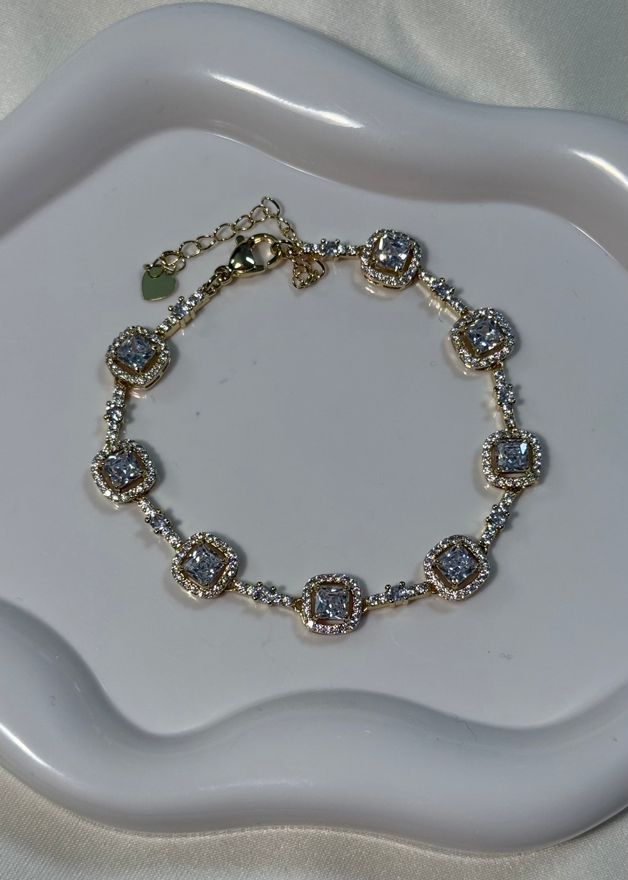 Bracciale gold con pietra quadrata bianca