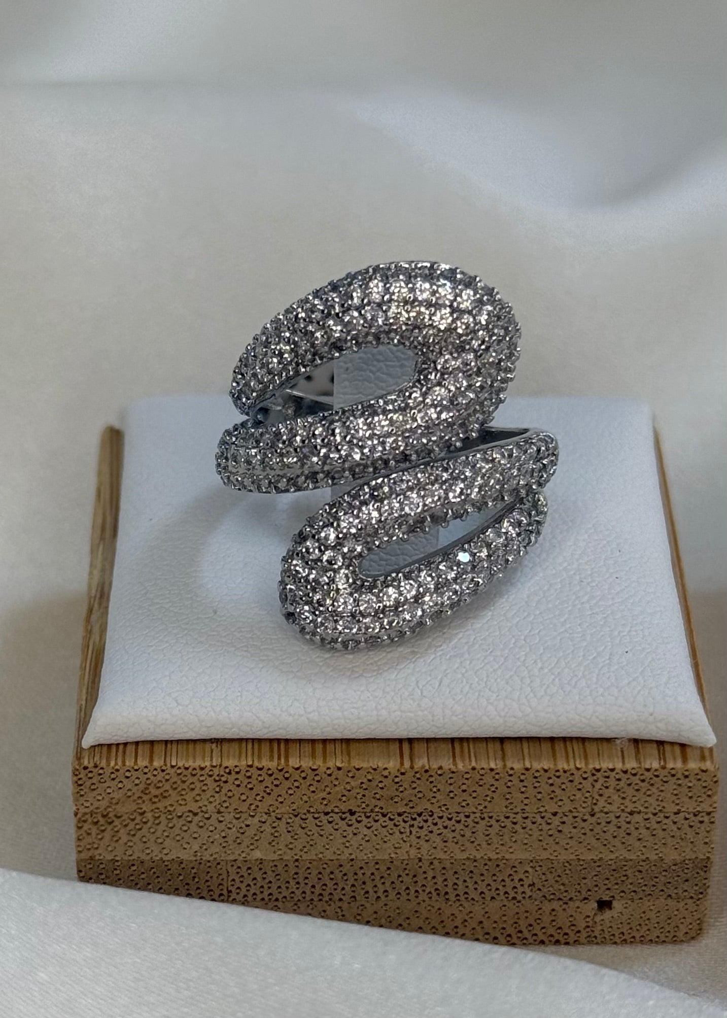 Anello abbraccio silver brillantinato