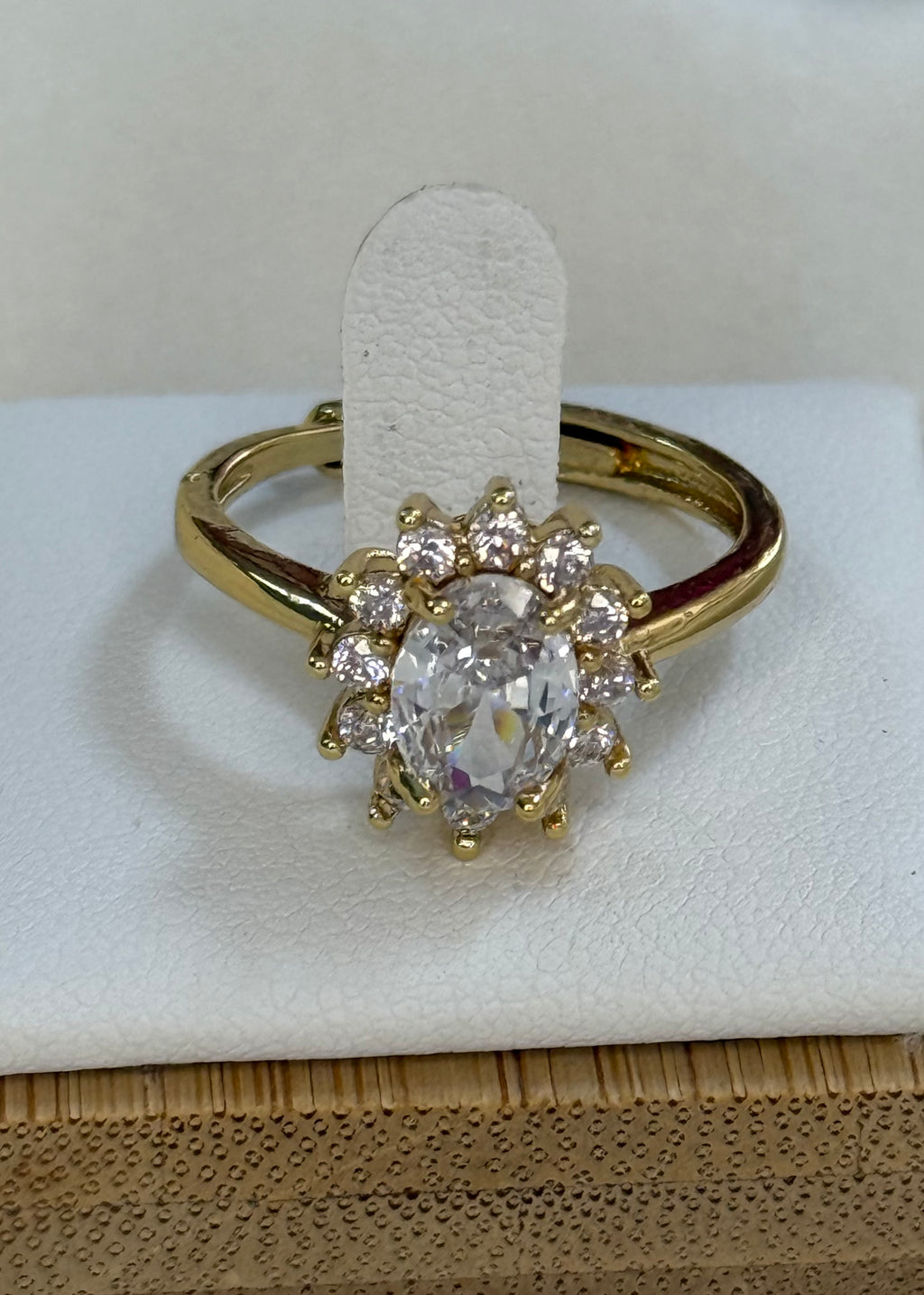 Anello Katy gold e pietra bianca