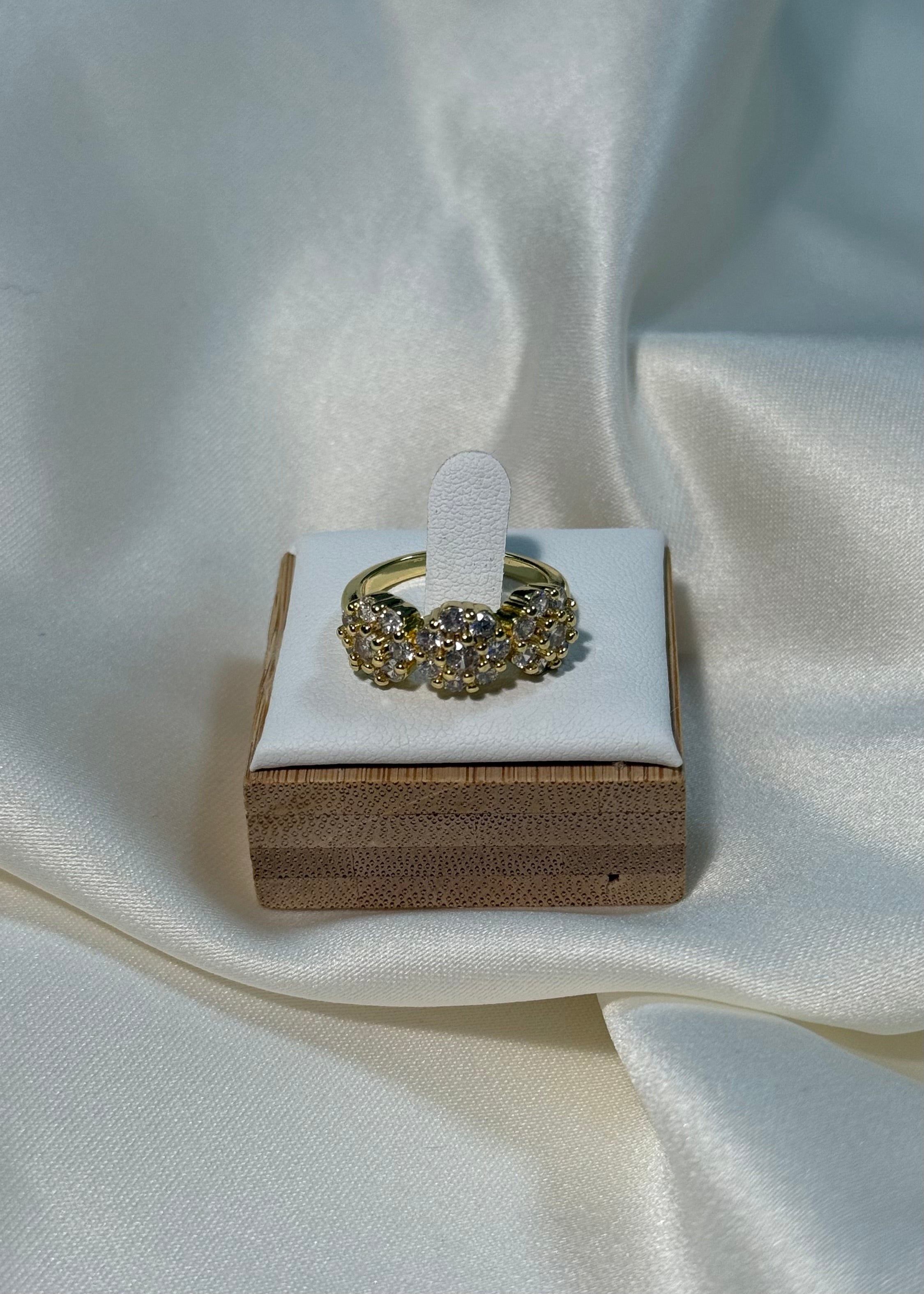 Anello trology flower in gold