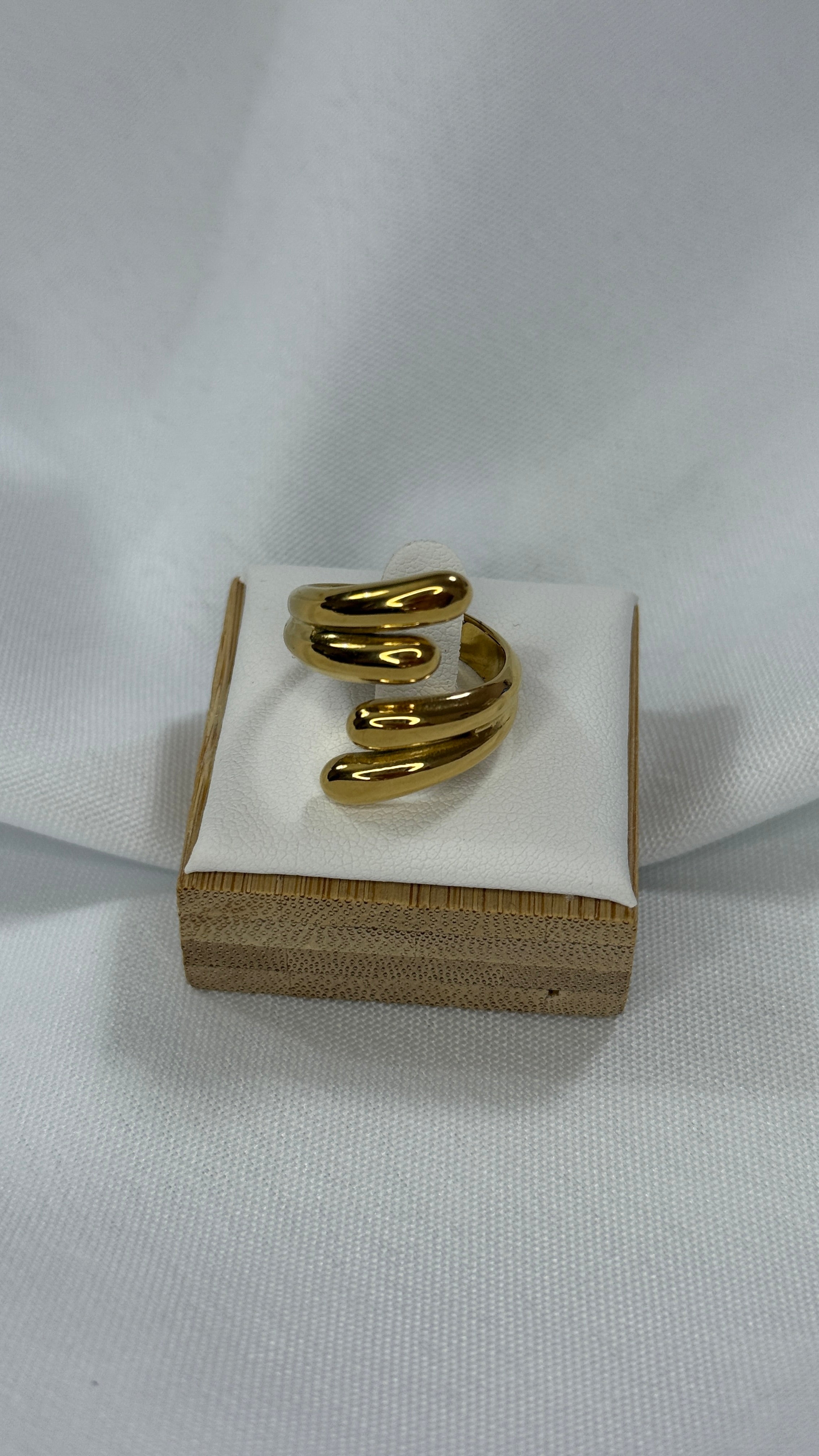 Anello “abbraccio” rigido