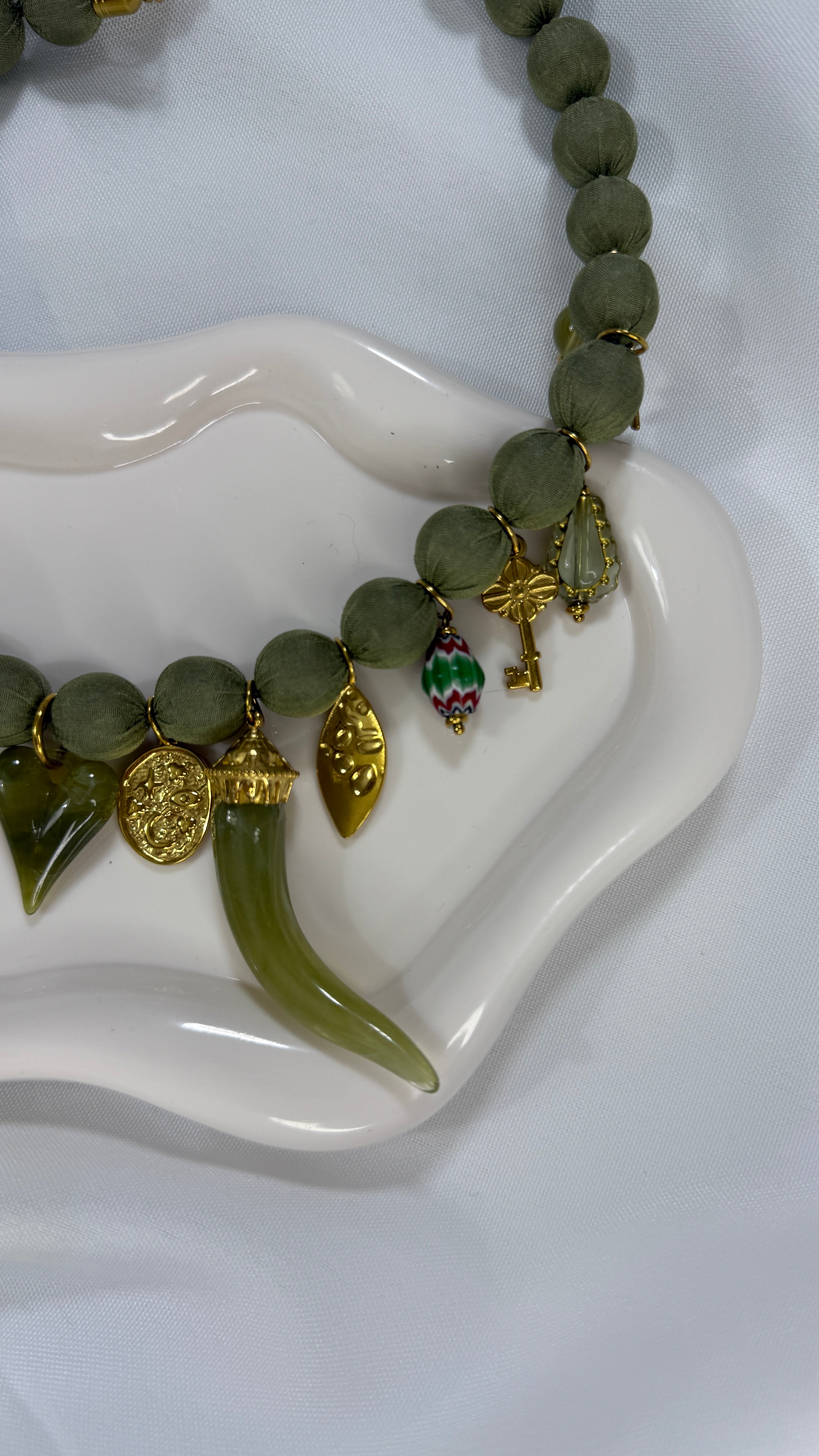 Collana Leila multicharm verde