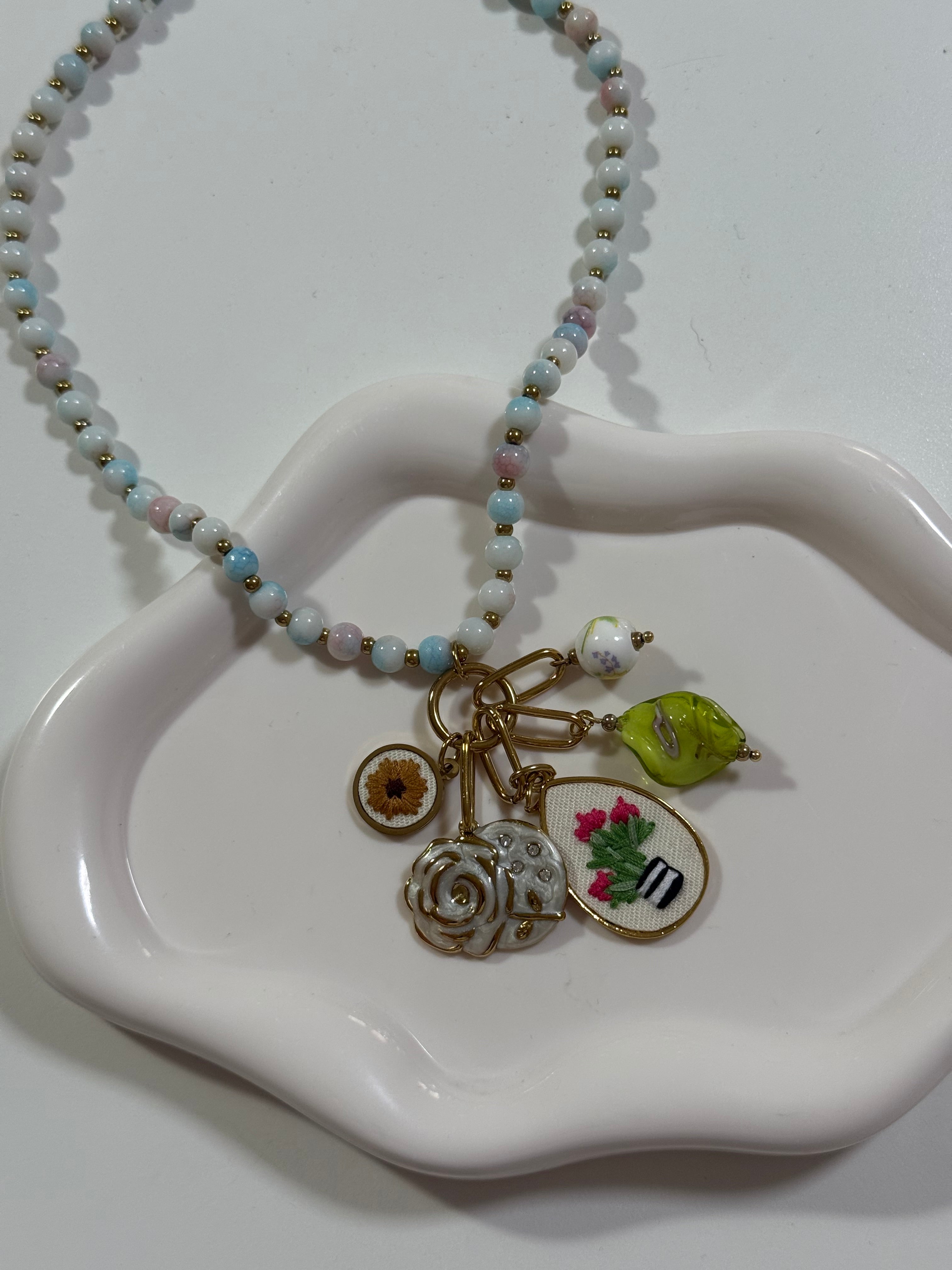 Collana pastello multicharm