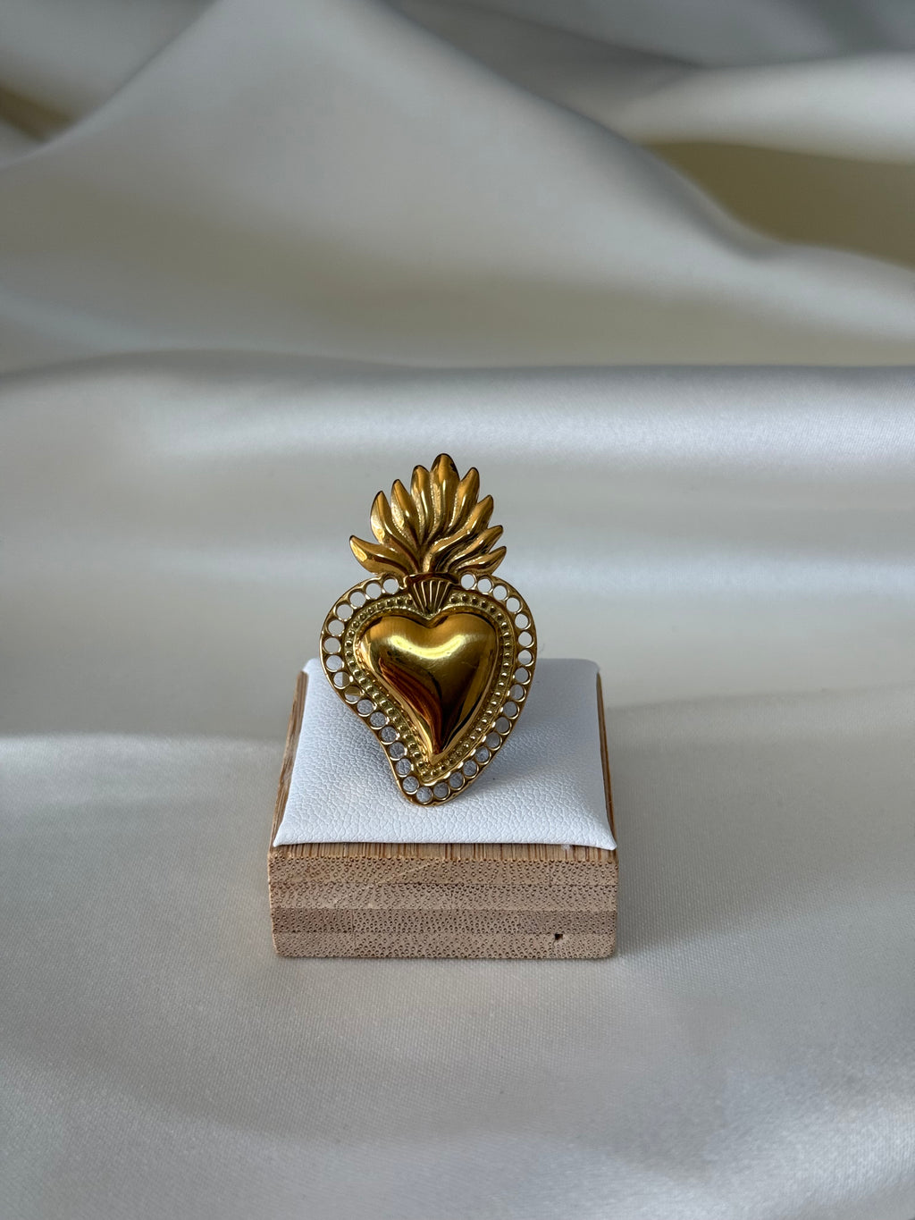 Anello cuore sacro gold