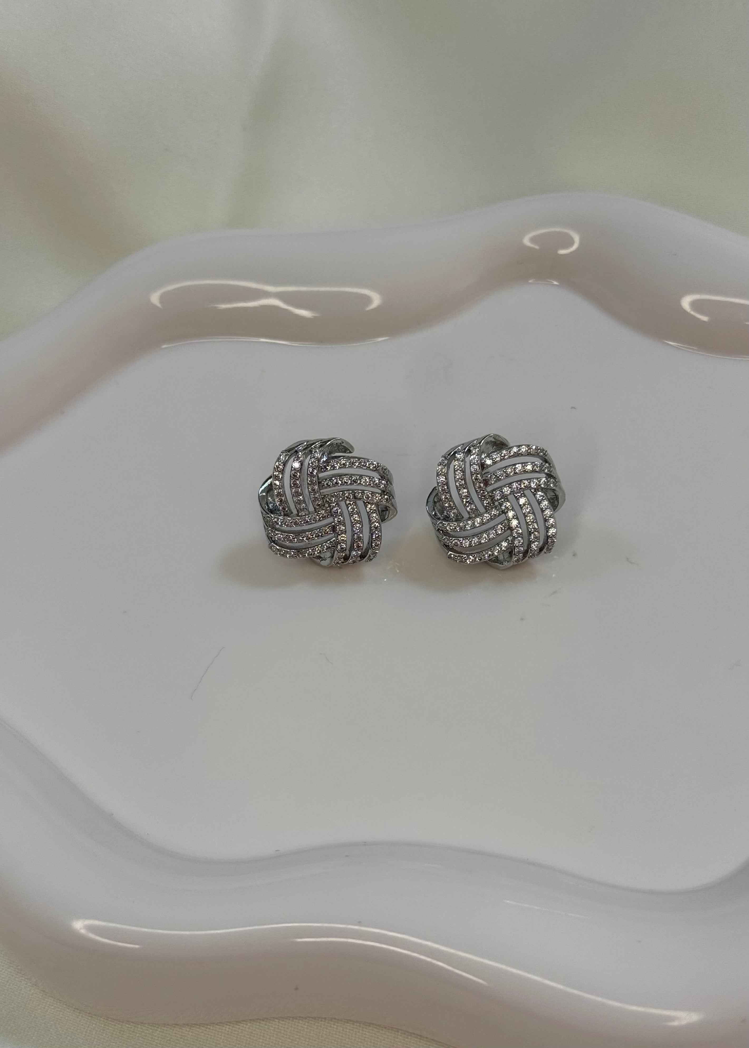 Orecchini nodo brillantinato silver