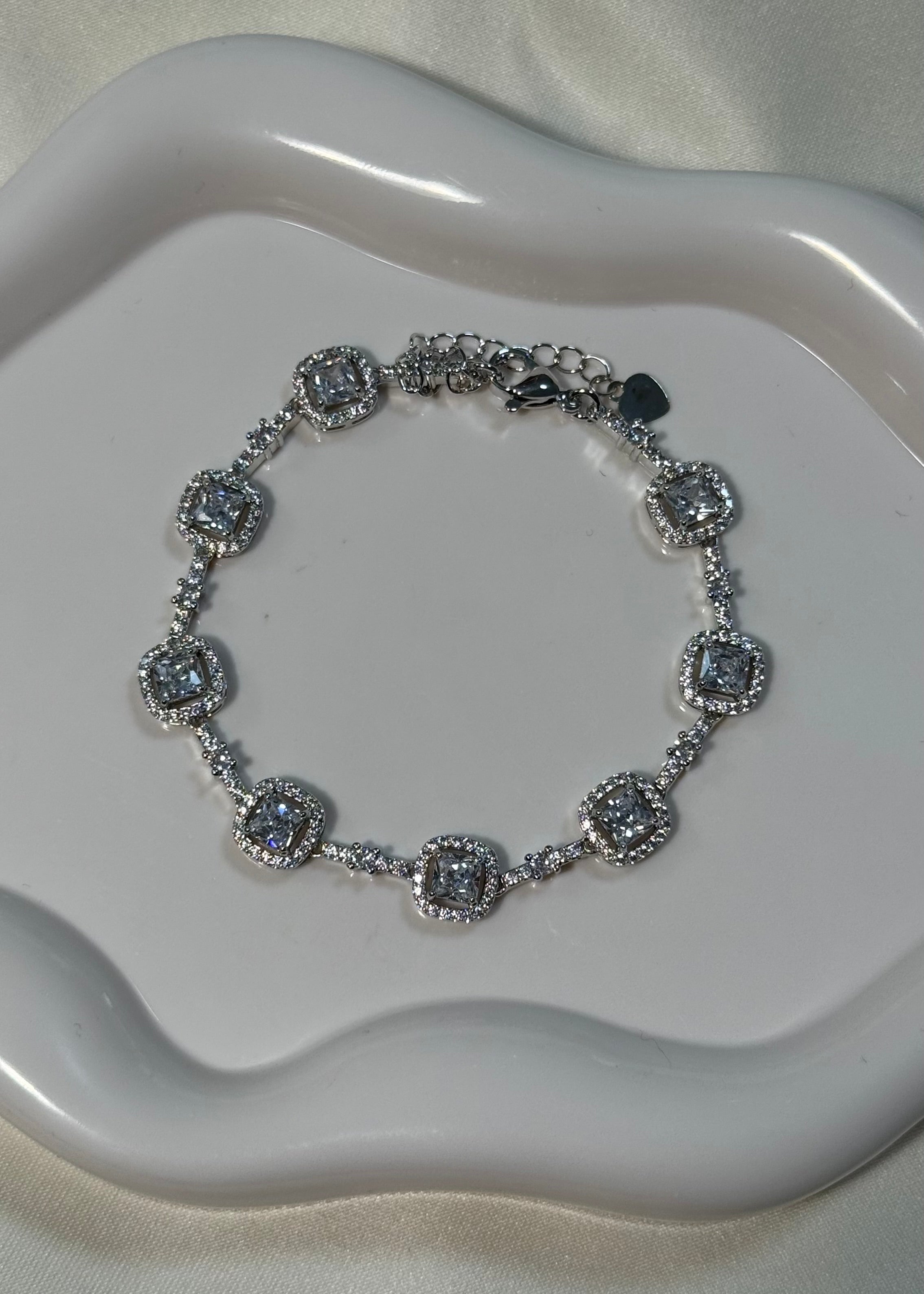 Bracciale silver con pietra quadrata bianca