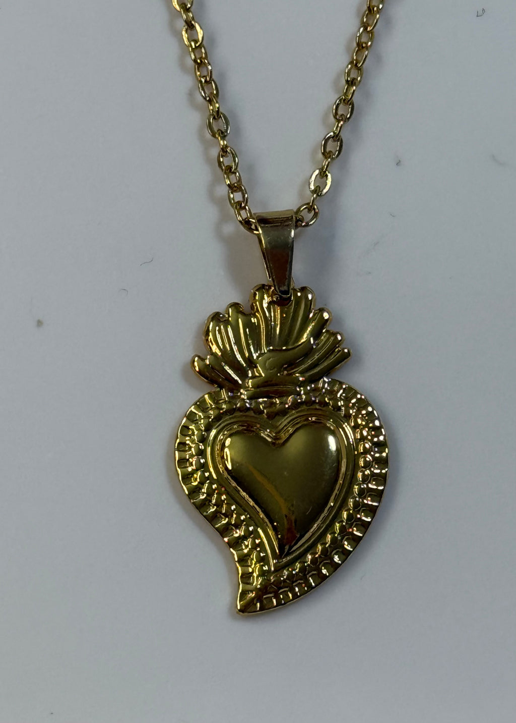 Collana con charm cuore sacro gold
