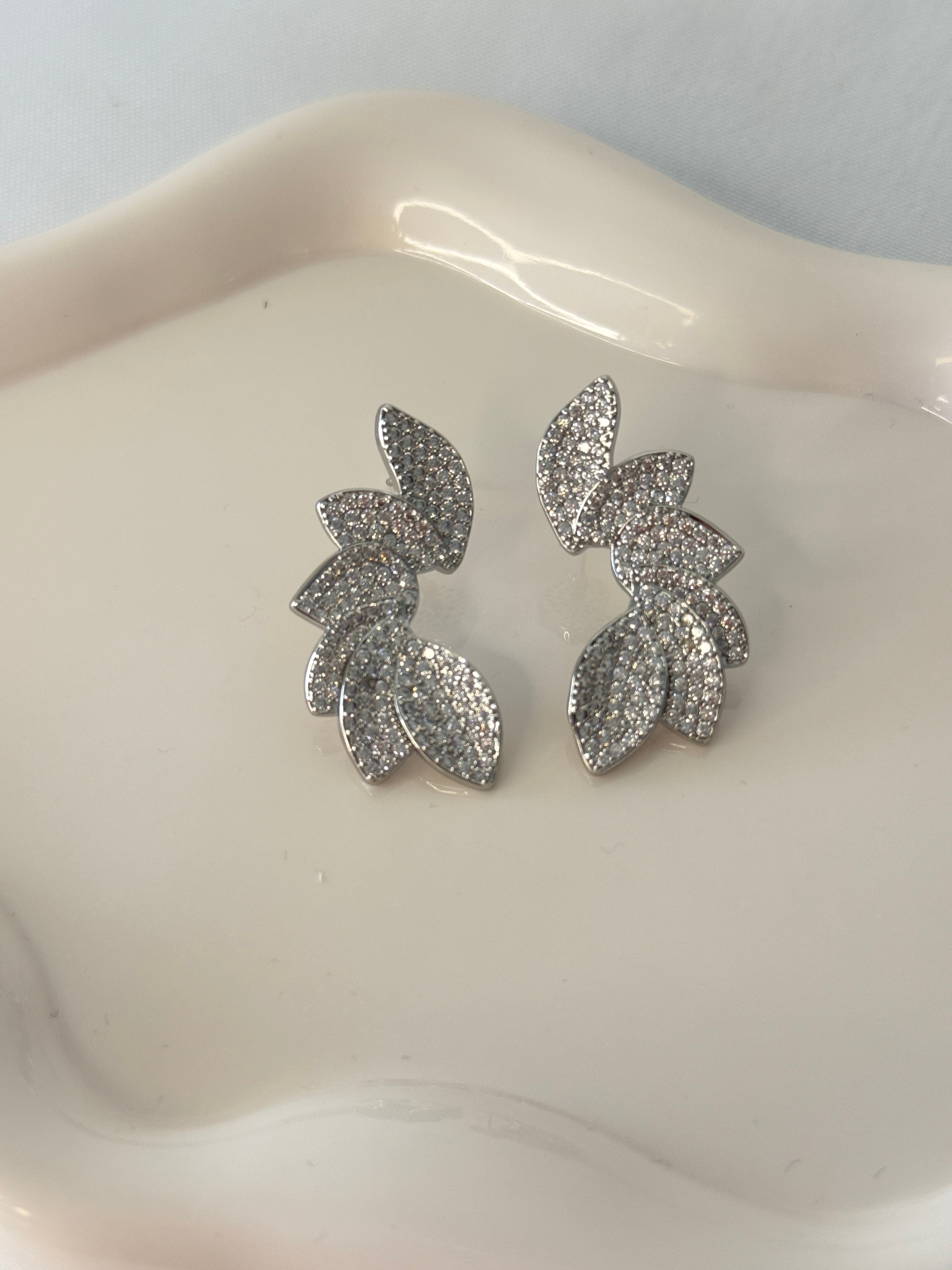 Orecchini mezzo fiore silver