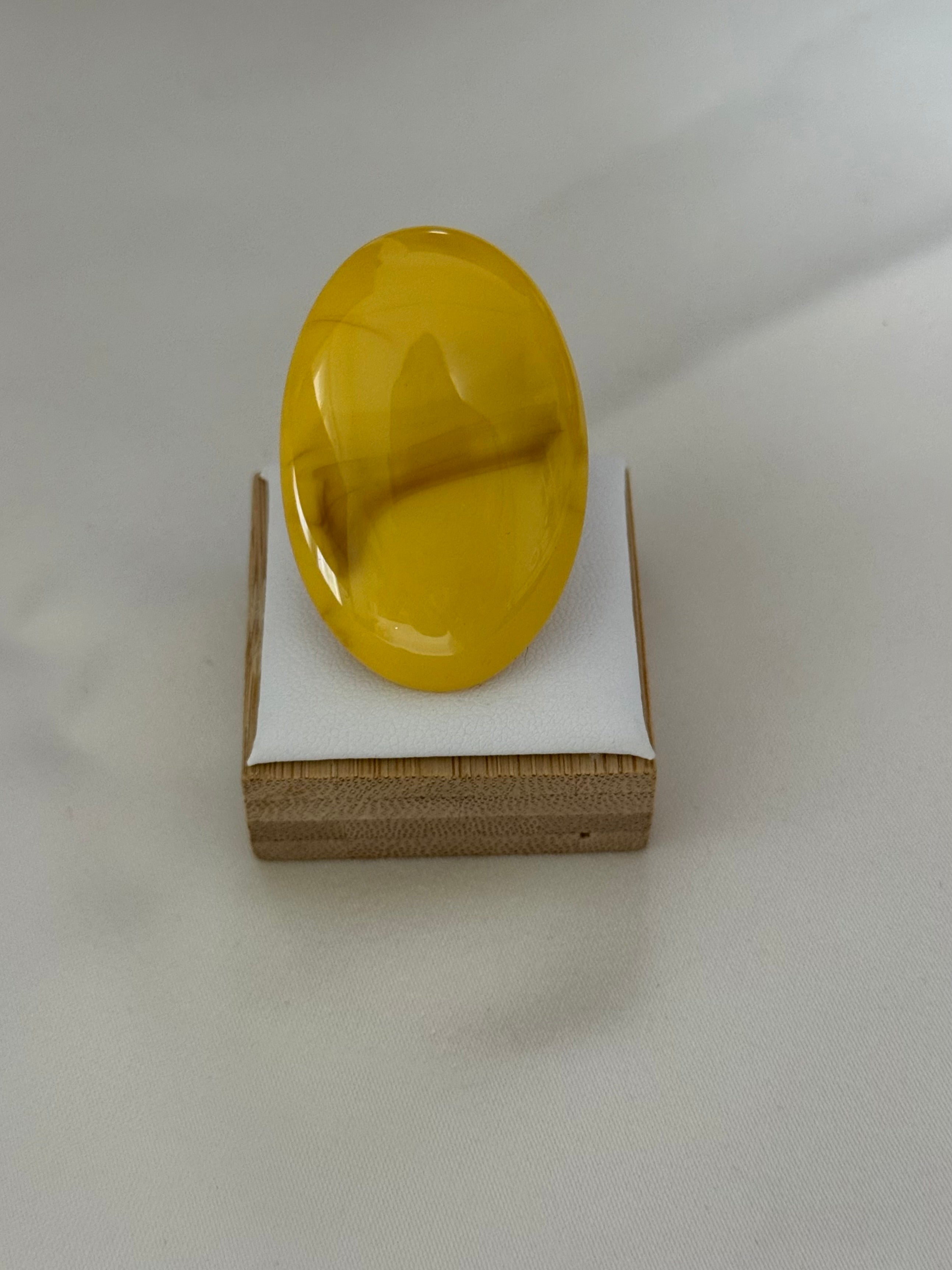 Anello ovale giallo