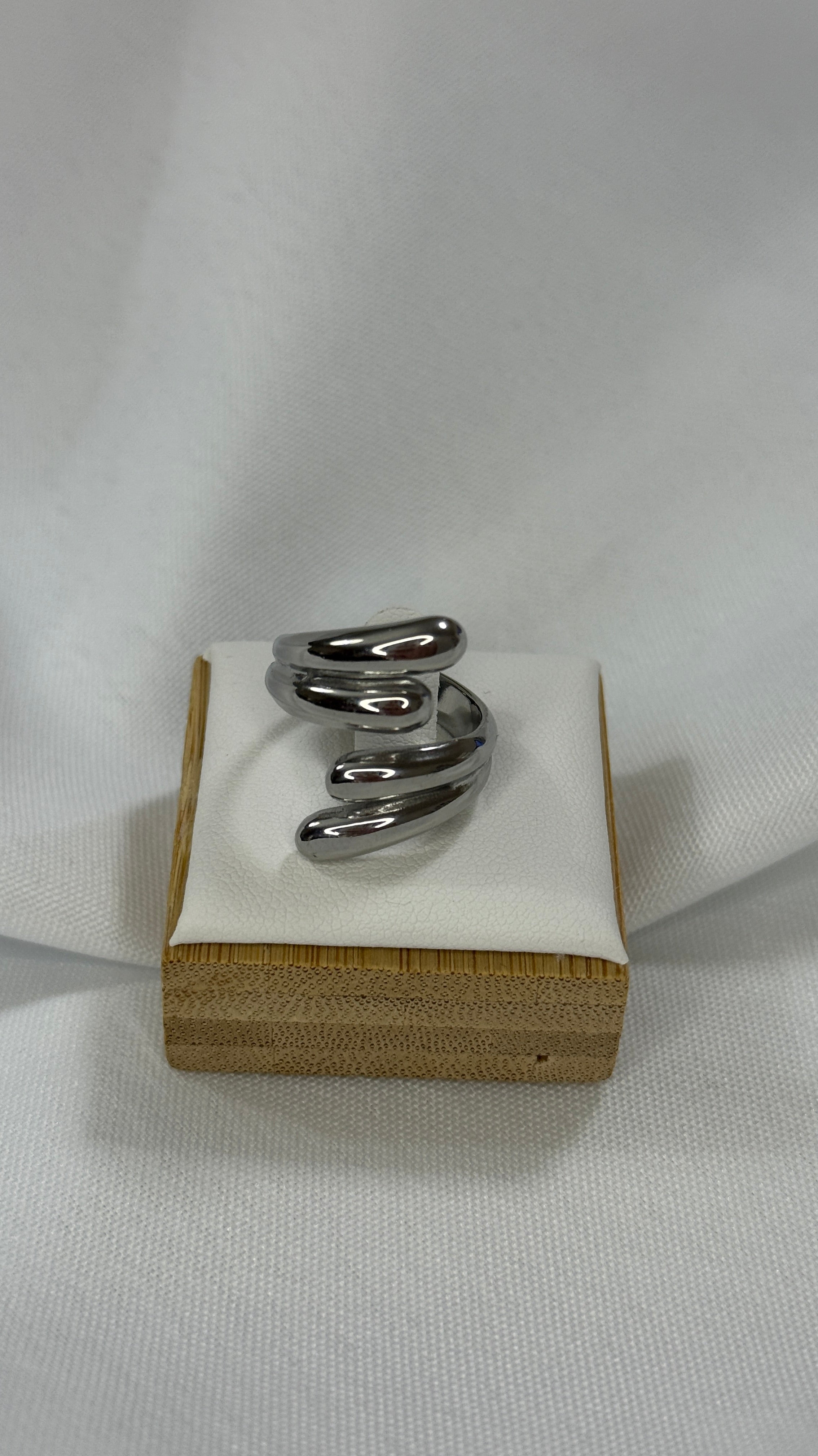 Anello “abbraccio” rigido