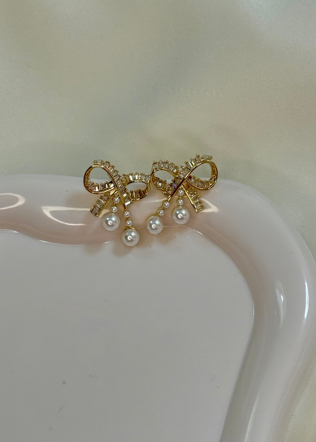 Orecchini fiocco e perline gold