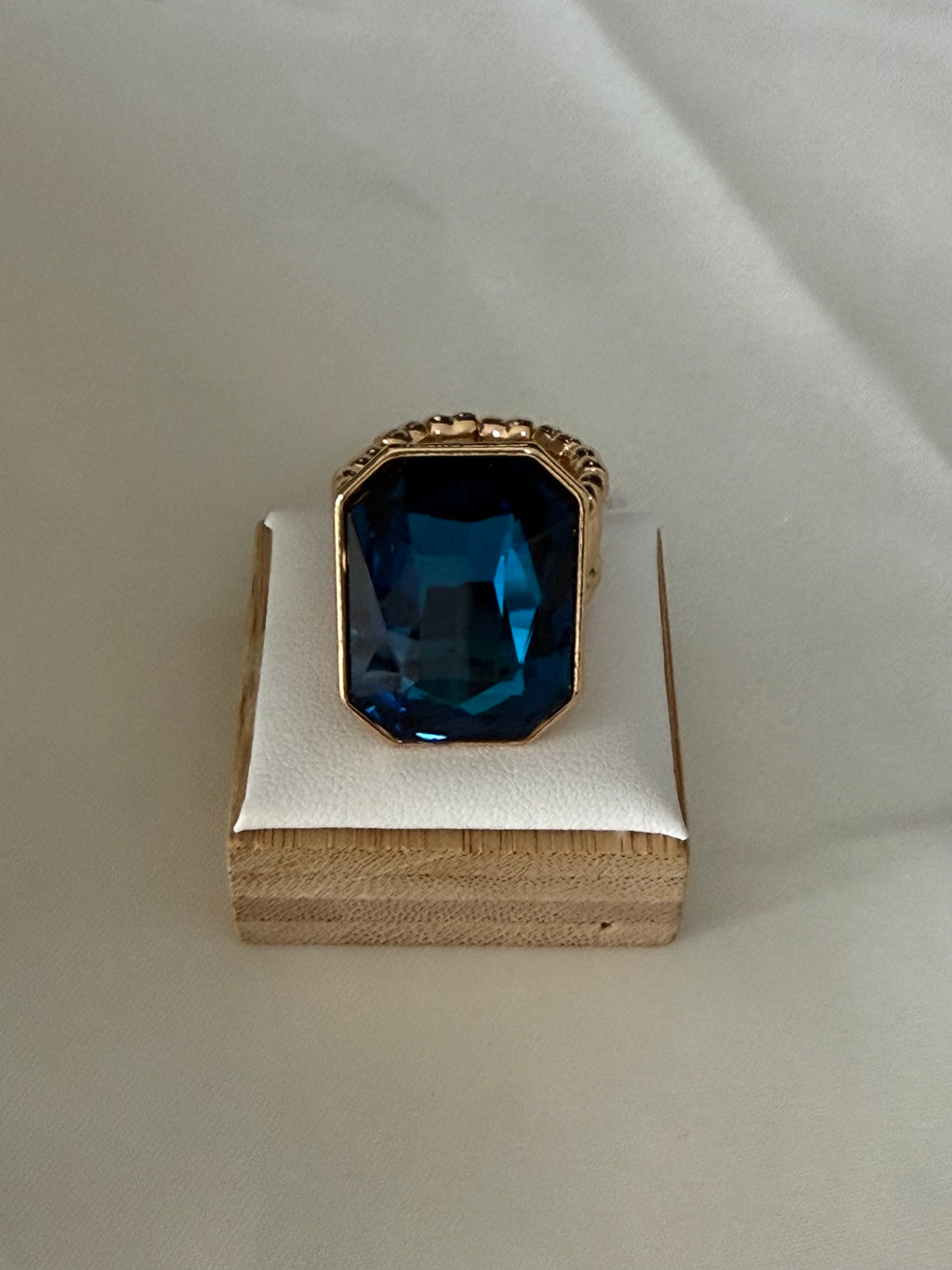 Anello Bridgerton blu