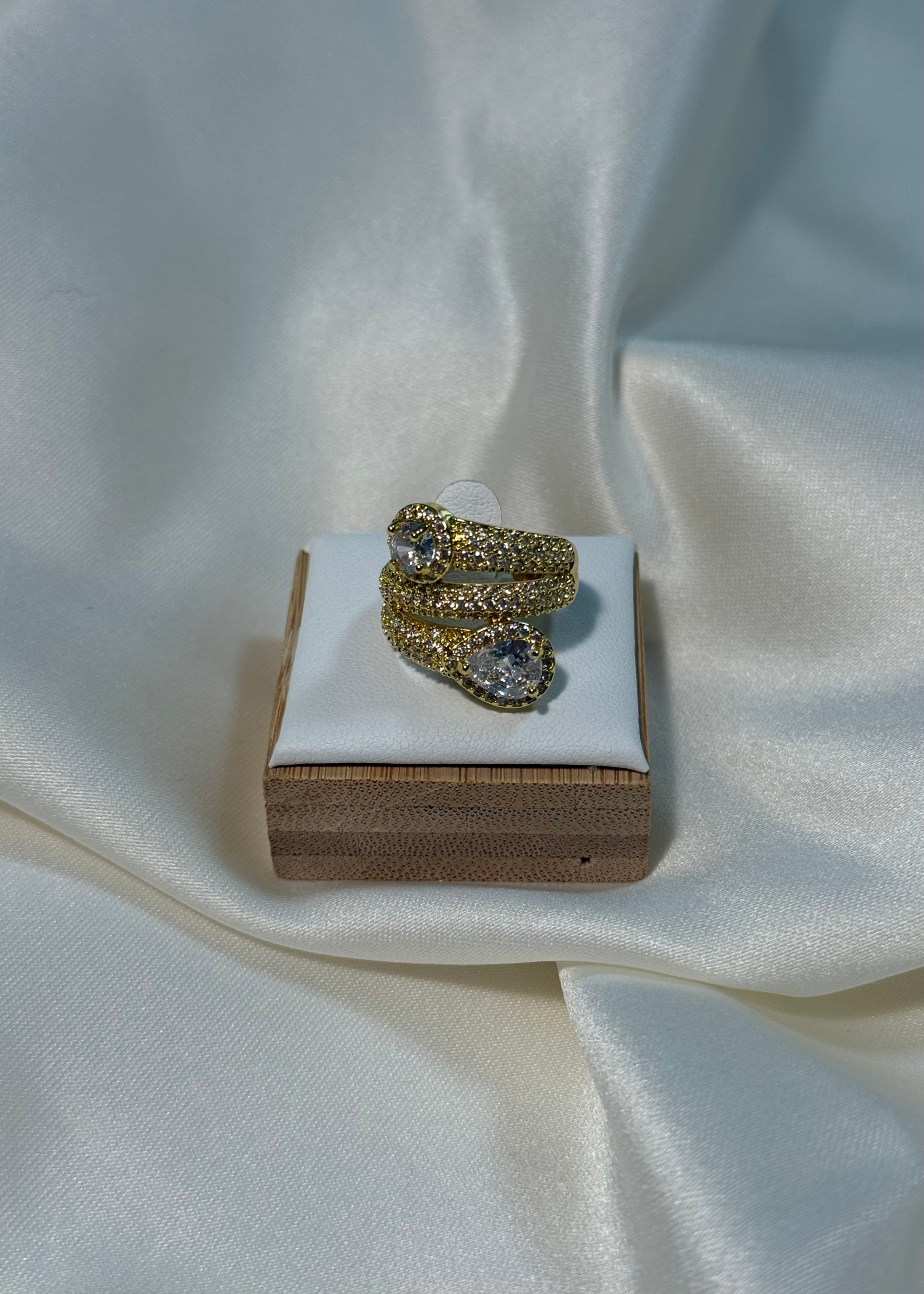 Anello Daisy in gold con pietra bianca